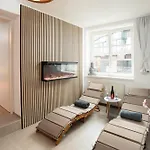 Апартаменты Wellness Retreat For 2 With Private Sauna & Whirlpool - Free Parking, Quiet Center By Hero Homes Грац