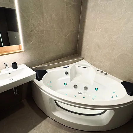 Private Wellness Mit Whirlpool & Free Parking * Graz