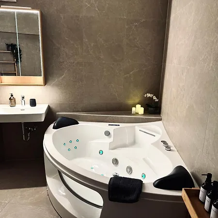 Private Wellness Mit Whirlpool & Free Parking Apartment *