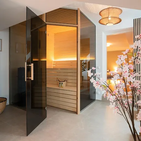 Апартаменты Wellness Retreat For 2 With Private Sauna & Whirlpool - Free Parking, Quiet Center By Hero Homes