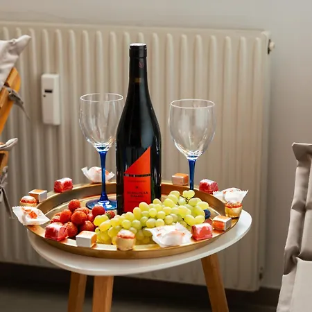 Apartment Wellness Retreat For 2 With Private Sauna & Whirlpool - Free Parking, Quiet Center By Hero Homes Graz