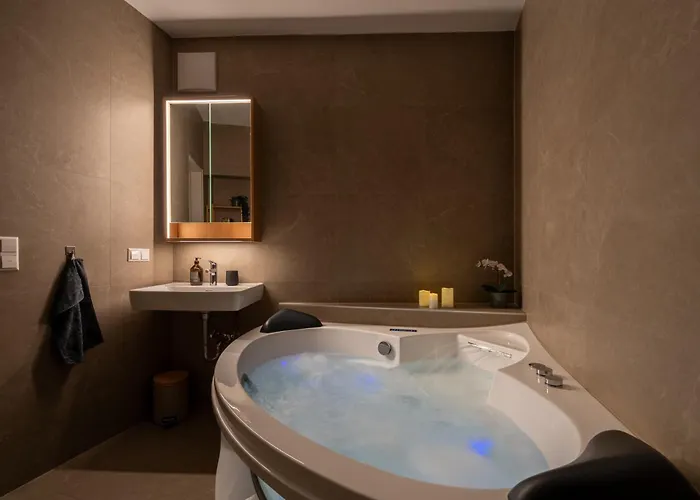 Apartamento Wellness Retreat For 2 With Private Sauna & Whirlpool - Free Parking, Quiet Center By Hero Homes Graz