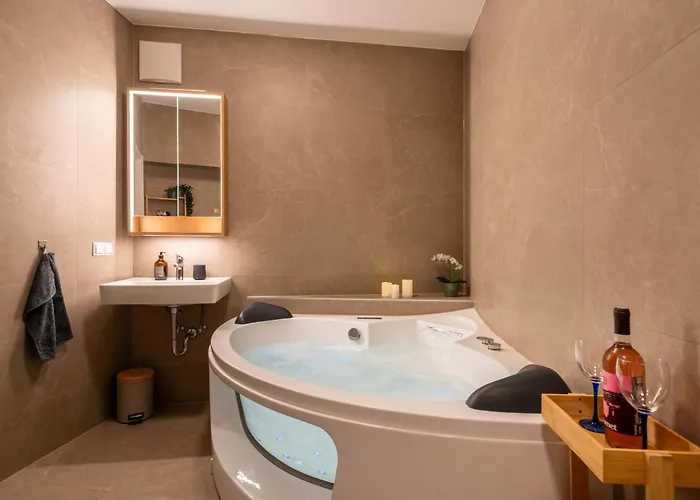 Apartamento Wellness Retreat For 2 With Private Sauna & Whirlpool - Free Parking, Quiet Center By Hero Homes Graz