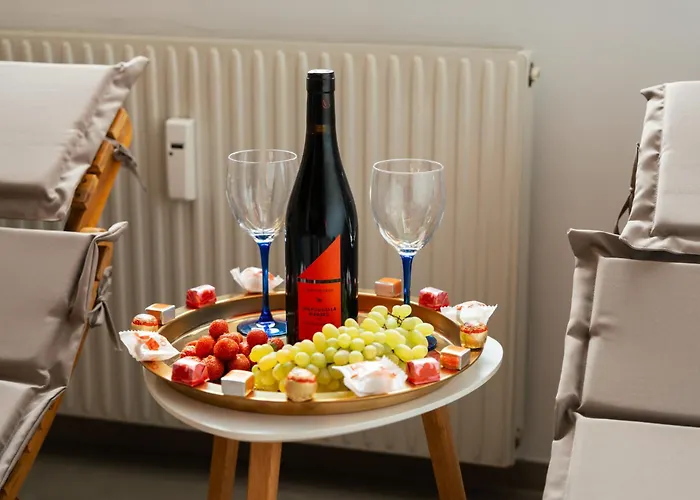 Apartment Wellness Retreat For 2 With Private Sauna & Whirlpool - Free Parking, Quiet Center By Hero Homes Graz