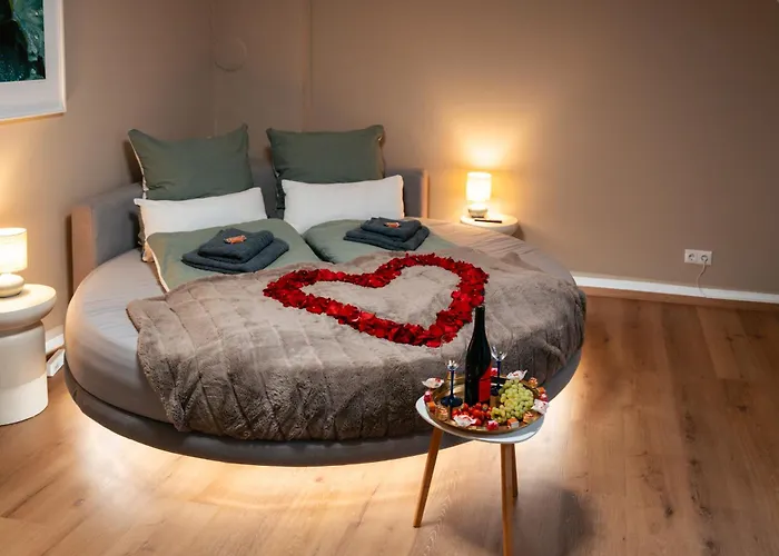 Apartamento Wellness Retreat For 2 With Private Sauna & Whirlpool - Free Parking, Quiet Center By Hero Homes